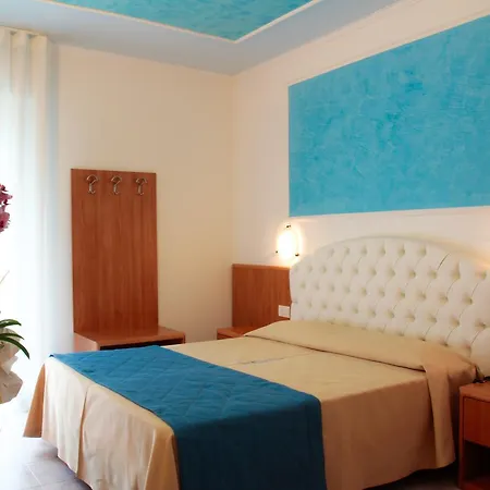 Hollywood***s Hotel Lido di Jesolo